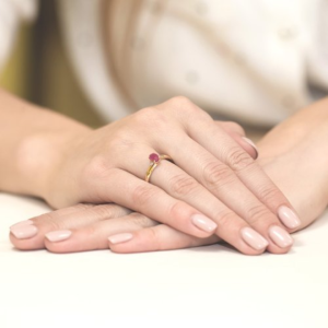 Pierścionek z Rubinem 0,60ct i Brylantami z białego złota próby 585. W-0068RB